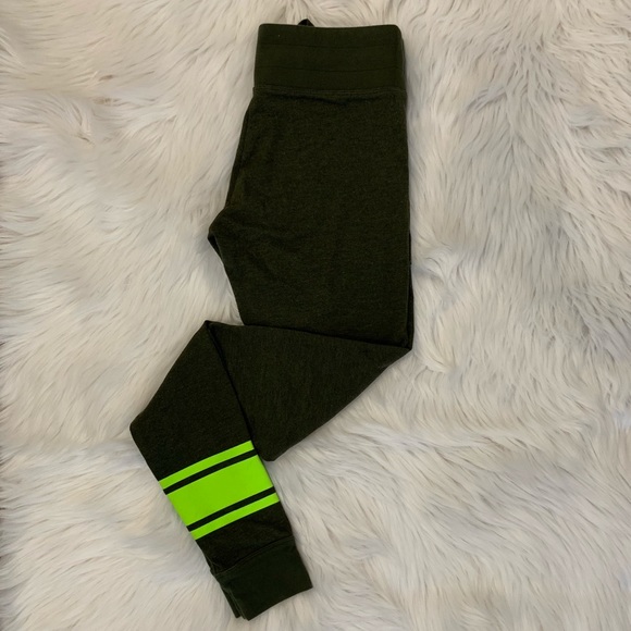 ❌SOLD❌PINK VS yoga pants - Picture 2 of 4